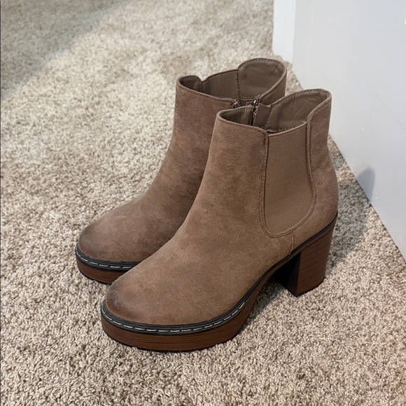 Pierre Dumas Shoes - Tan Ankle Boots